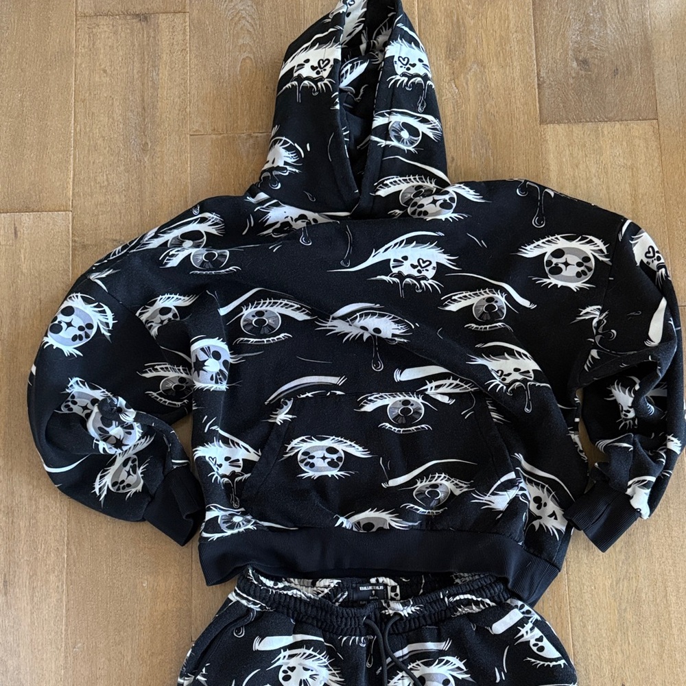 Billie Eilish - Bershka Hoodie & Sweatpants